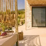 Petra Tranquila Afrato
