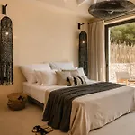 Petra Tranquila Vila *