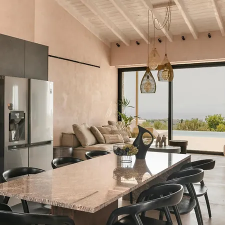 Petra Tranquila Afrato